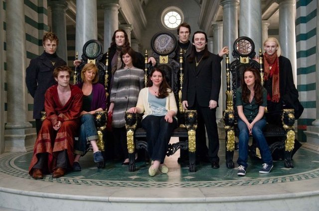 Awesome New Moon Cast Pic!