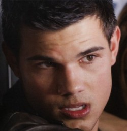 First Photo & Official Synopsis of Taylor Lautner's Upcoming Movie, "Abduction"
